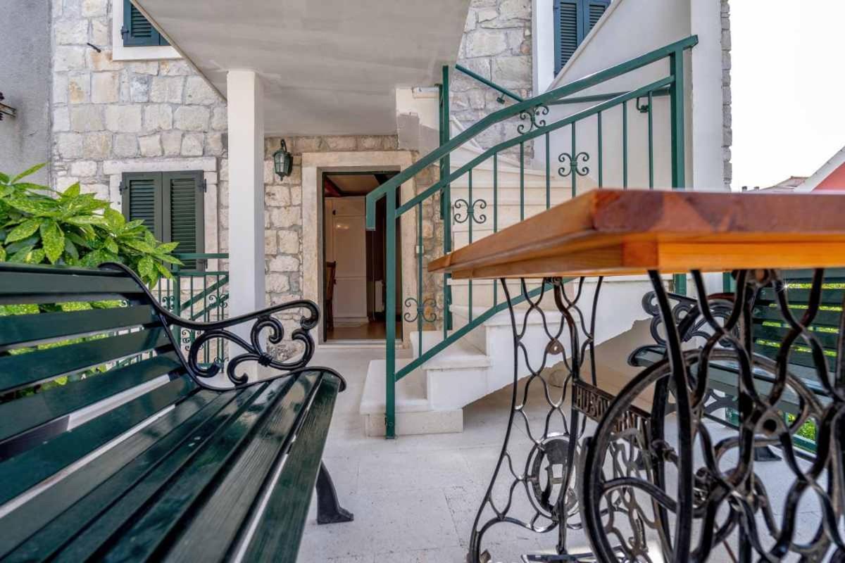 Apartments Inn Baška Voda Eksteriør bilde